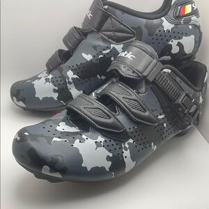 Santic Road Cycling Shoes - Black and Gray Camo - With cleats
